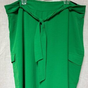 Green Women's Pants 3X cargo vibes nwt
Comfortable lightweight brilliant green